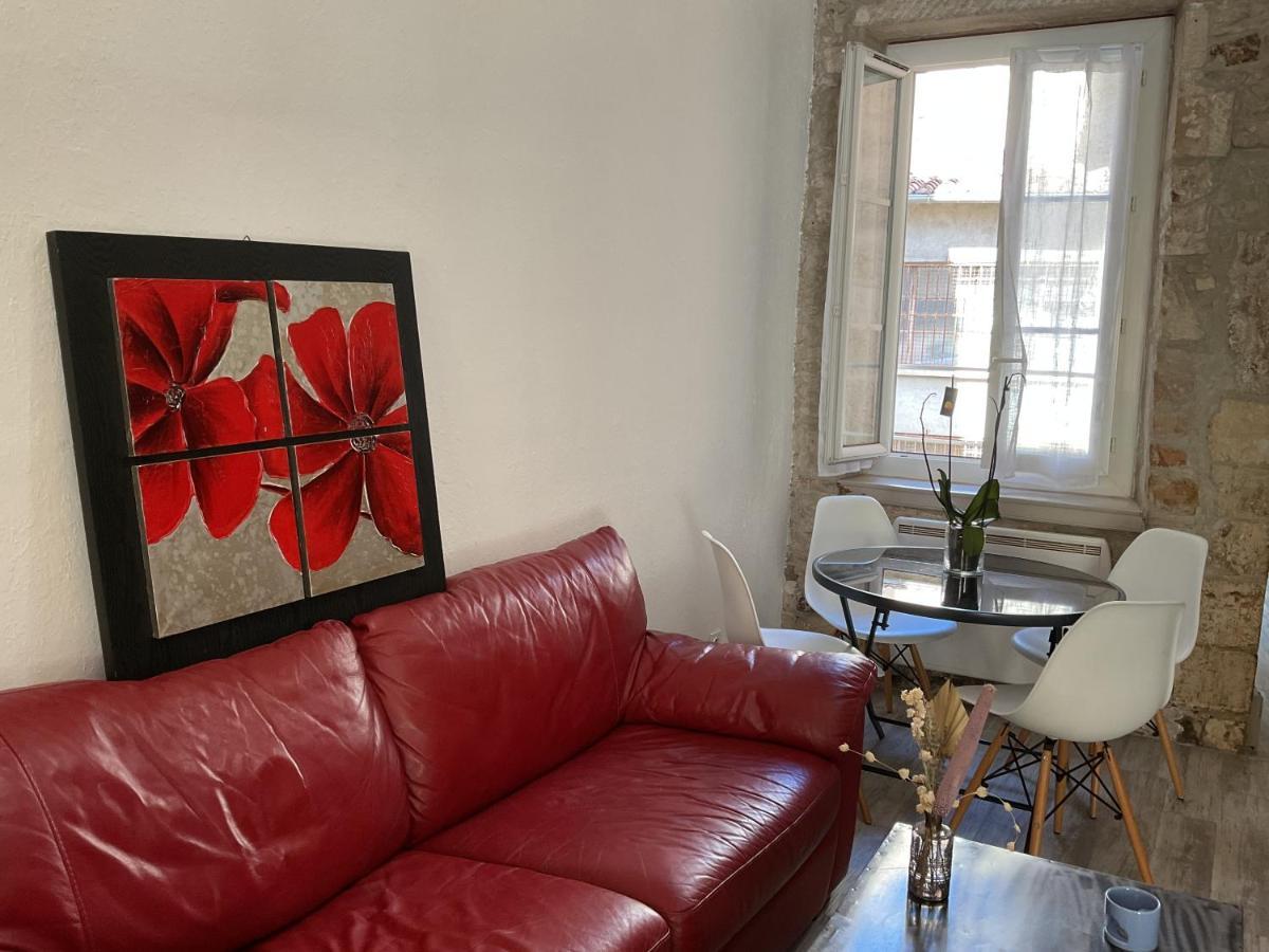 Place Aux Herbes Lejlighed Nîmes Eksteriør billede