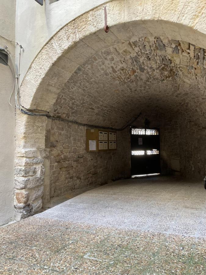 Place Aux Herbes Lejlighed Nîmes Eksteriør billede