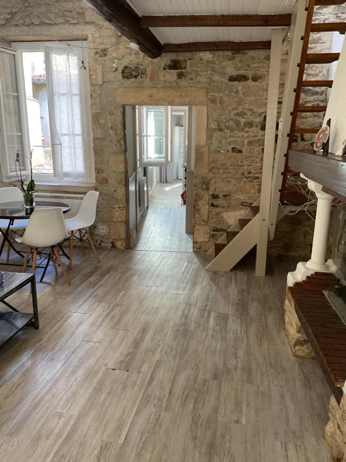 Place Aux Herbes Lejlighed Nîmes Eksteriør billede