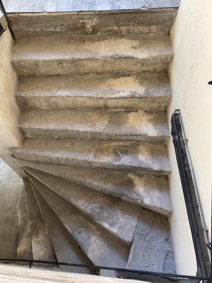 Place Aux Herbes Lejlighed Nîmes Eksteriør billede