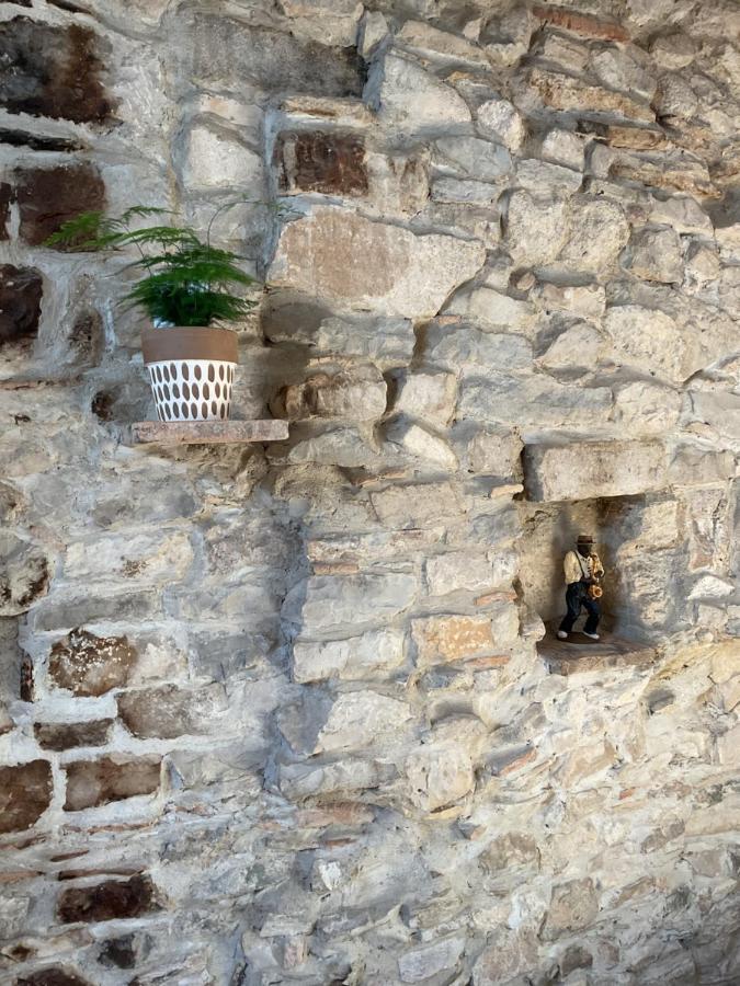 Place Aux Herbes Lejlighed Nîmes Eksteriør billede