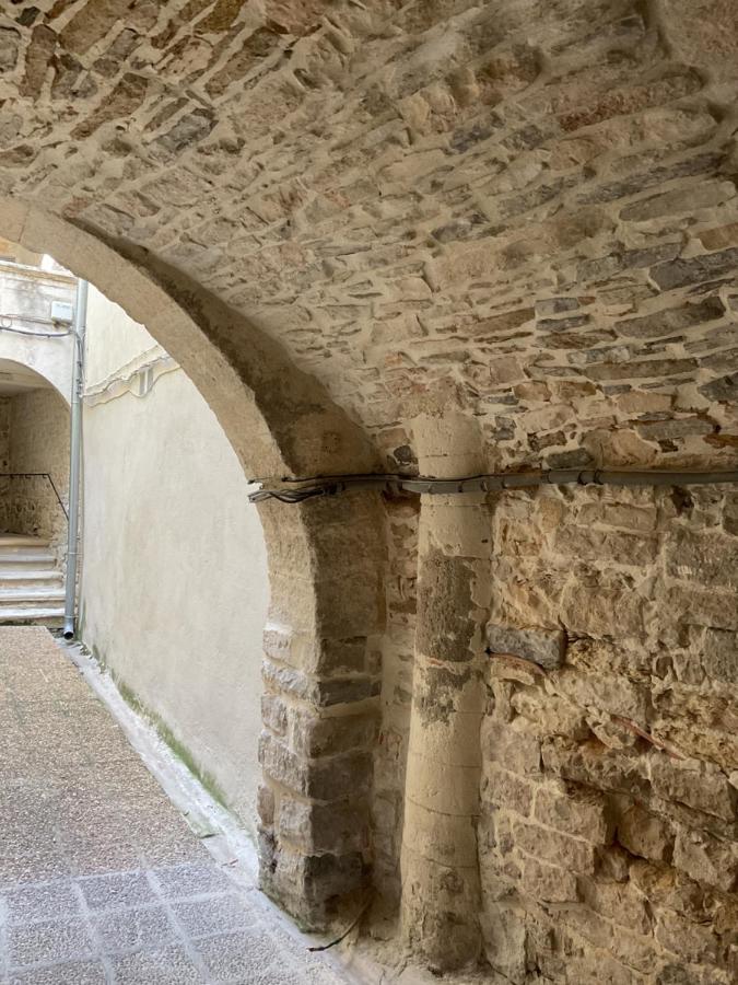 Place Aux Herbes Lejlighed Nîmes Eksteriør billede